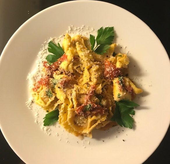 Tortellini med tomater och fänkål