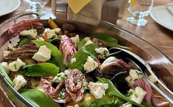 Varm primörsallad med getost