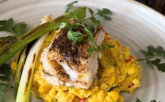 Karibisk torsk med cruchad majs -kalorisnål