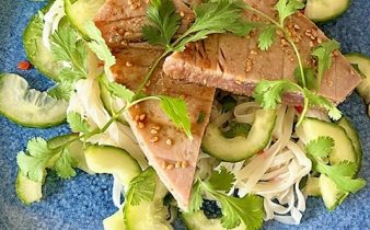 Grillad tonfisk med ponzu och koriandernudlar – kalorisnål