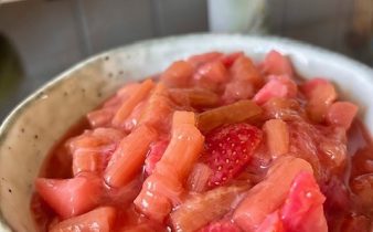 Rabarberkompott med jordgubbar