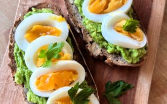 Ägg och avokadomacka