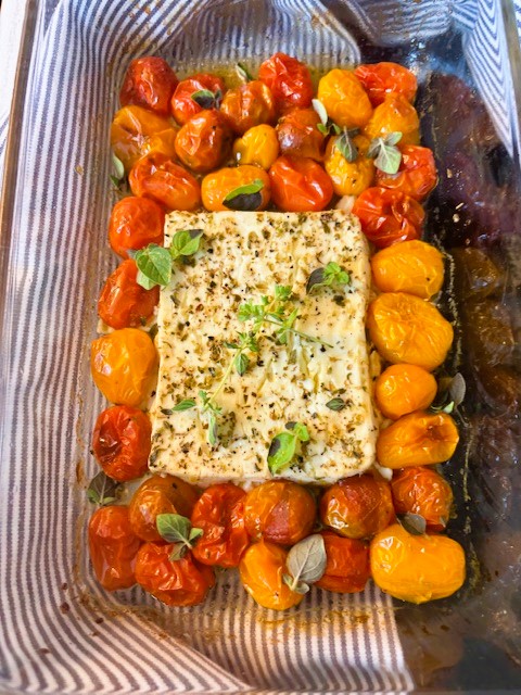 Ugnsbakad fetaost med tomater