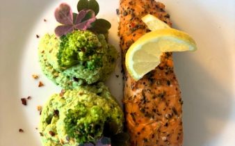 Broccolipuré med varmrökt lax – kalorisnål