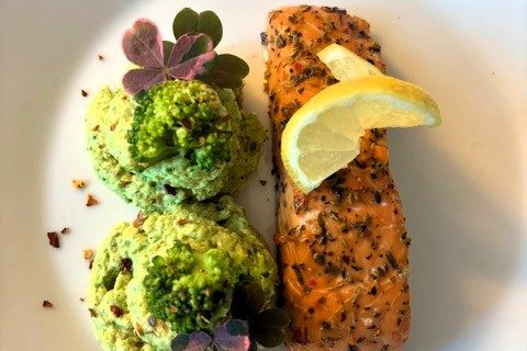 Broccolipuré med varmrökt lax – kalorisnål