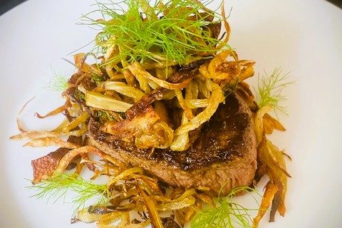 Oxfilé med kryddsmör och friterad fänkål
