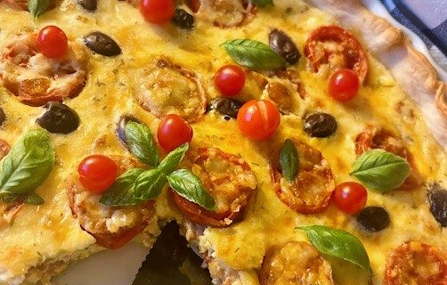 Paj med tomat, timjan och bacon