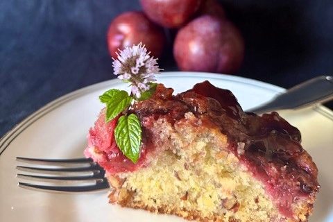 Glaserad plommonkaka med mandel