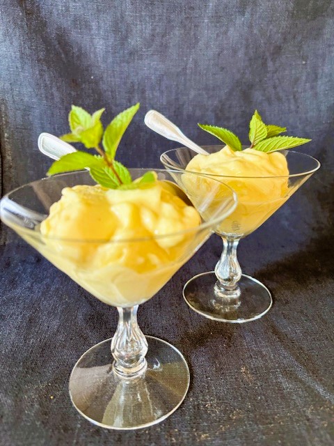 Nyttig och kalorisnål mangoglass