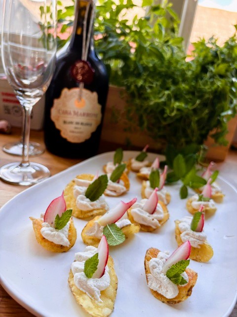 Chips med pepparrotsröra