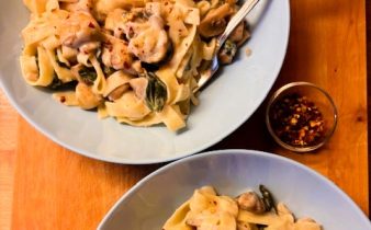 Krämig tagliatelle med svamp och spenat – kalorisnål