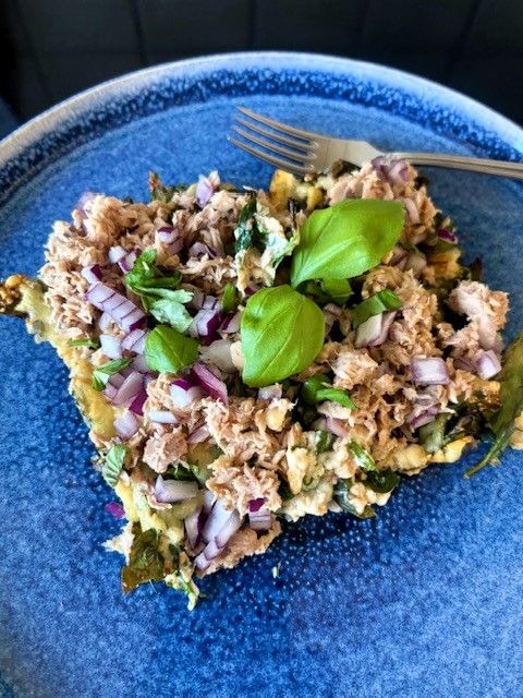 Spenat- och kesogratäng med tonfisk - kalorisnål