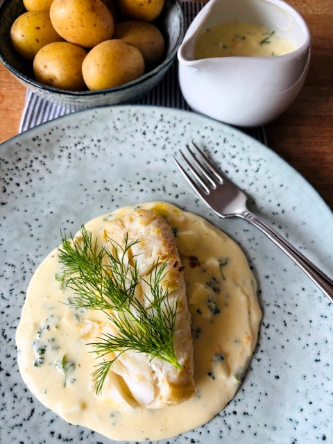 Ugnsbakad torskrygg med äggsås