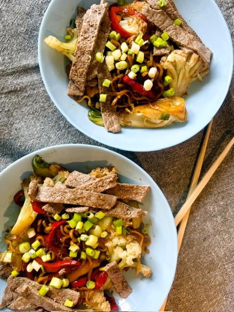 Pak choi nudlar med teriyakikött – kalorisnål