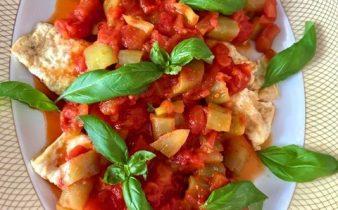 Omelettpannkakor med tomat- och paprikasås - kalorisnål