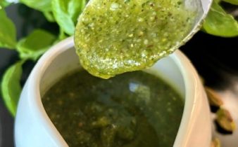 Grön pistagepesto med örter