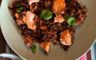 Lax med stekt ris -kalorisnål