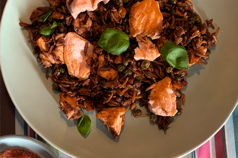 Lax med stekt ris -kalorisnål