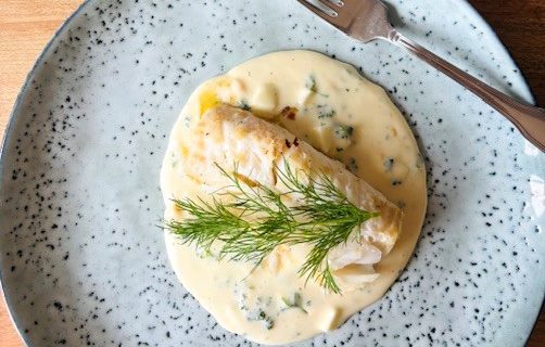 Ugnsbakad torskrygg med äggsås
